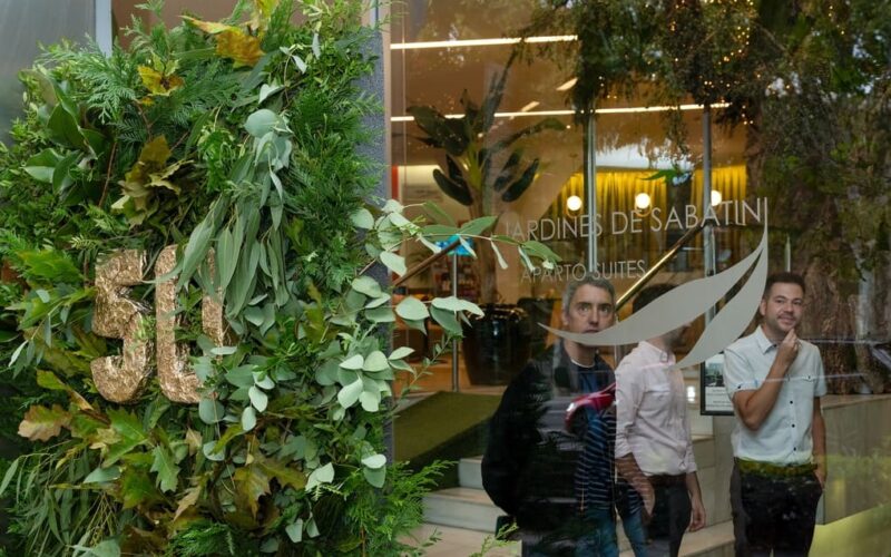 Experience 50 years of excellence at ApartoSuites Jardines Sabatini